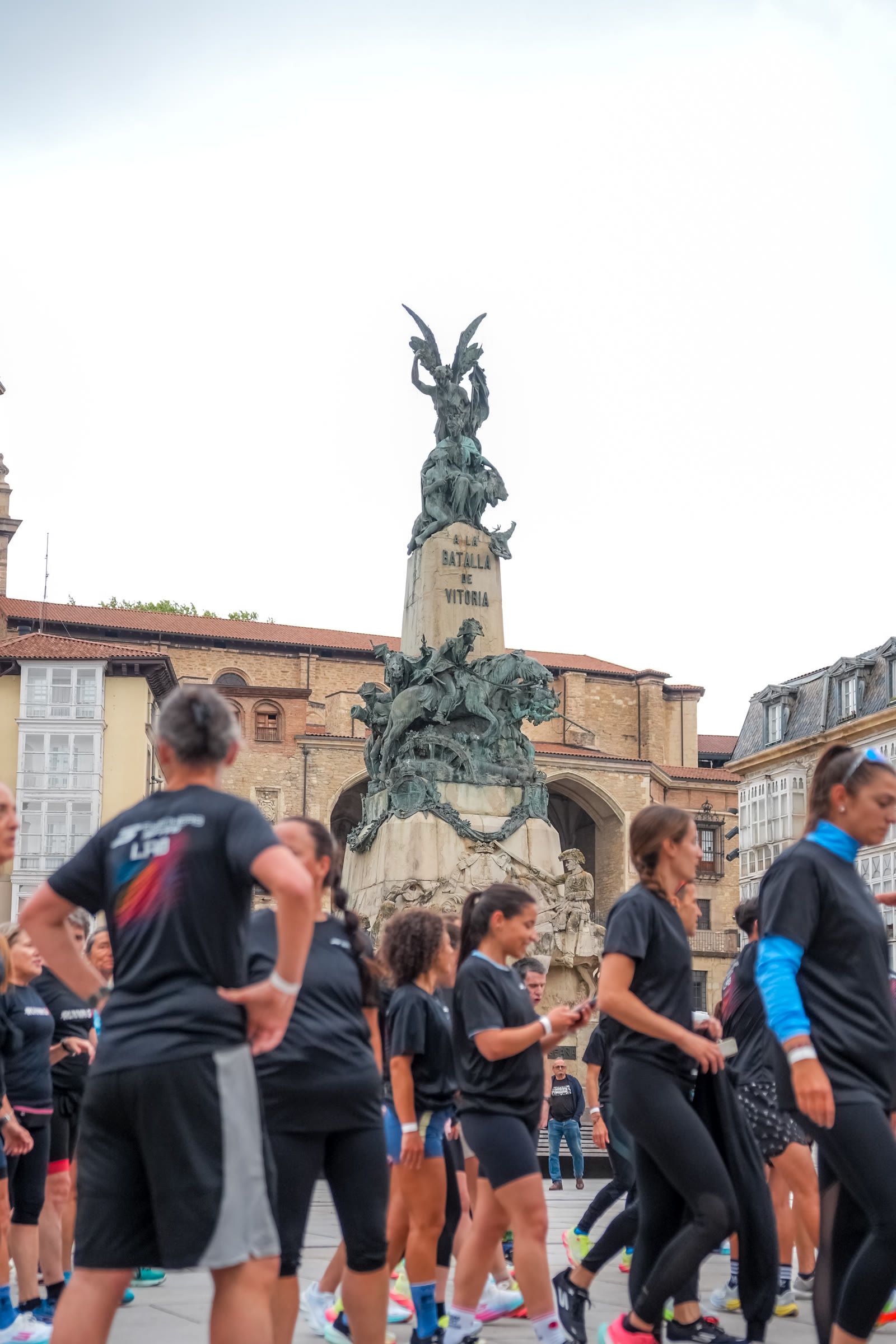 Corredors de la quedada de Skechers al centre de Vitoria-Gasteiz