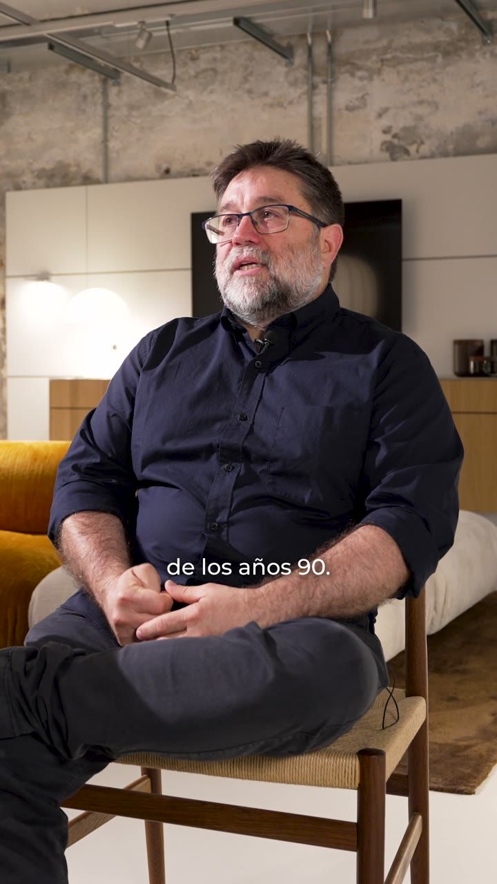 Un dels ponents parla amb micròfon durant l’esdeveniment de bulthaup Barcelona